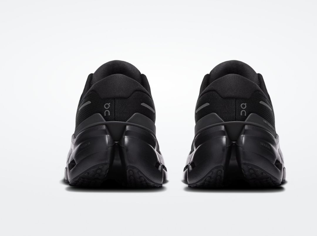 ON # CLOUDRUNNER 3 NOIR/NOIR