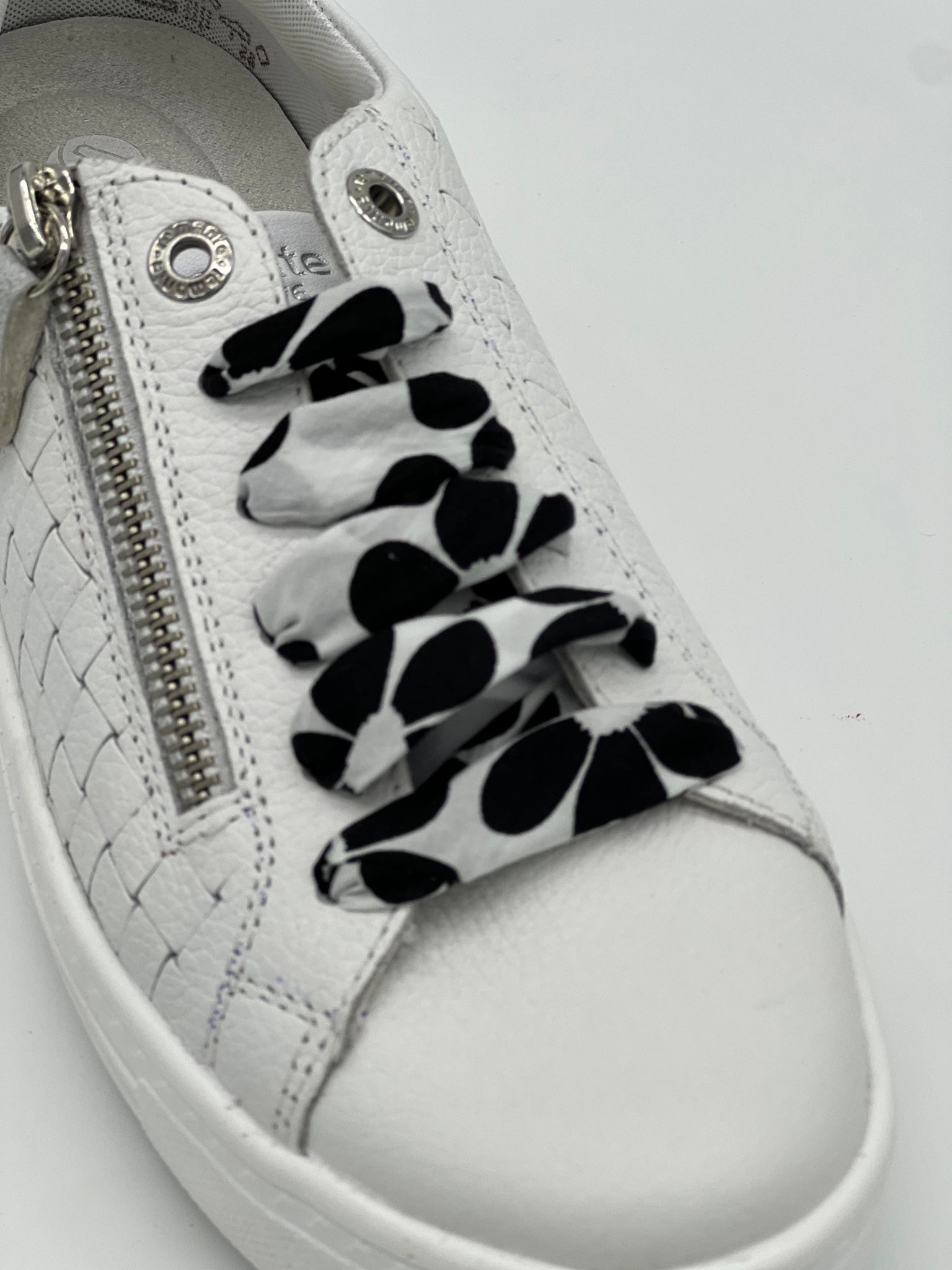 MINX BOUTIQUE BOLD FLOWER